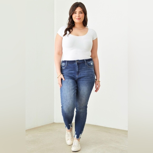 NWT-Plus Size Stretchy Destroyed Silhouette Denim Jeans - Picture 4 of 8